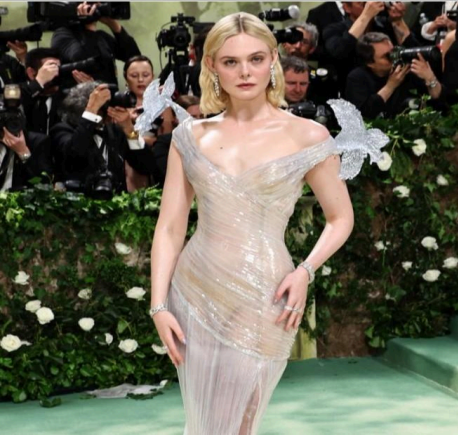 The Glassy Beauty: Elle Fanning 