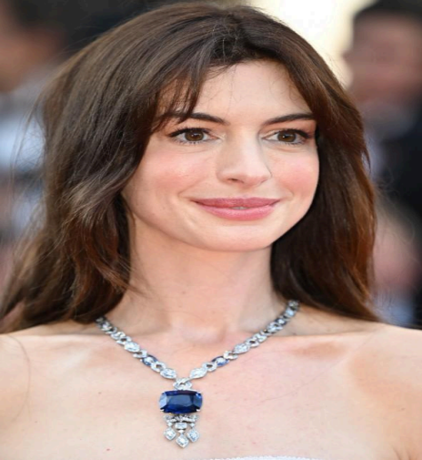 Cool and Stunning Princess: Anne Hathaway in Bulgari 