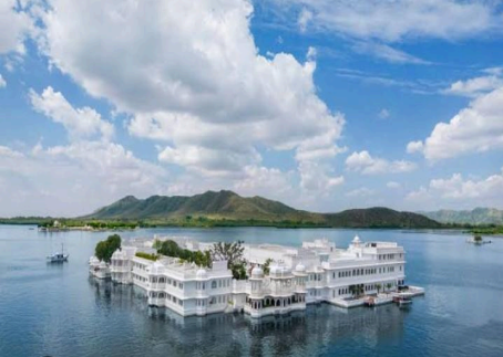 The Rich Plate to Woo: Lake Palace 