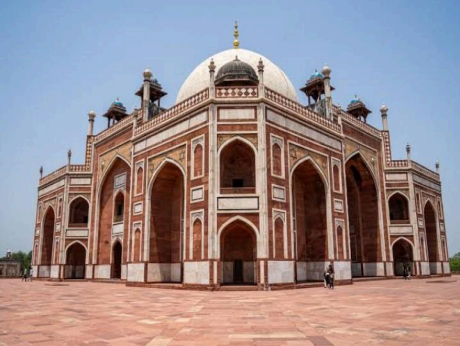 Splendid Tomb of Mughal Emperor: Humayun's Tomb 